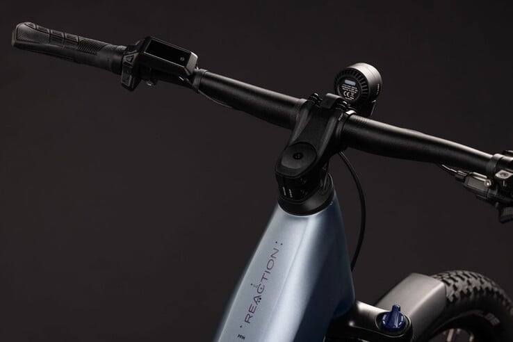 Установлен компактный дисплей