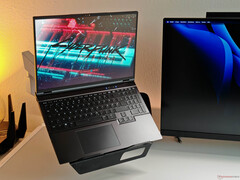 Обзор XMG Core 16 M25 - Игровой ноутбук AMD с дисплеем на 300 Гц и RTX 5070