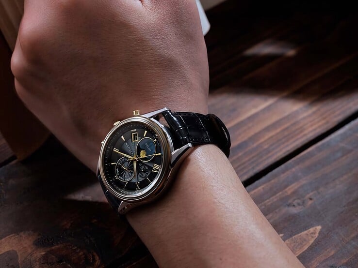 Человек, носящий часы Citizen Exceed Mid-Autumn Moon BY1025-17E 