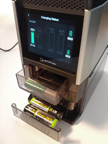 Обработанные клетки сортируются в три контейнера. (Источник изображения: Notebookcheck)