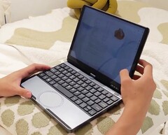 Torsin имеет компактный корпус с нетрадиционным круглым трекпадом. (Источник изображения: Torsin)