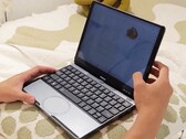 Torsin имеет компактный корпус с нетрадиционным круглым трекпадом. (Источник изображения: Torsin)
