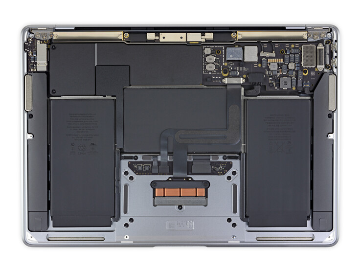 Внутри MacBook Air на процессоре M1 заменить можно только аккумулятор да ещё пару частей корпуса (Изображение: iFixit)
