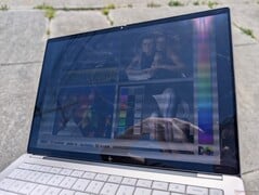 На открытом воздухе под солнечными лучами