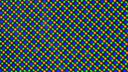 OLED-дисплей основан на субпиксельной матрице RG/BG, состоящей из одного красного, одного синего и одного зеленого светоизлучающего диода каждый