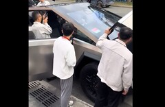 Если судить по видео, сотрудники BYD действительно заинтересованы в Cybertruck. (Источник изображения: Twitter)