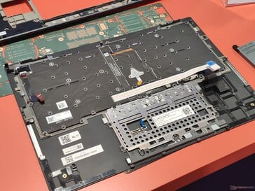 Задняя часть новой рамы для клавиатуры: При необходимости клавиатуру можно снять с рамы (источник изображения: Benjamin Herzig)