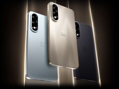 Сообщается, что преемник OnePlus Ace 5 Ultra (на фото) будет обладать более высокой частотой обновления и большим аккумулятором.