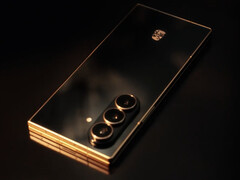 Samsung W26 выпускается в цветах Dan Xi Red и Dark and Black, последний на фото. (Источник изображения: Samsung)