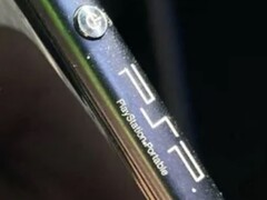 Гравировка для портативной консоли PSP PlayStation Portable - лишь один из сюрпризов на этом прототипе XA2. (Источник изображения: Reddit)