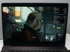 Alt text: Resident Evil Requiem, запущенный на M3 Max MacBook Pro через CrossOver 26 с включенной генерацией кадров.