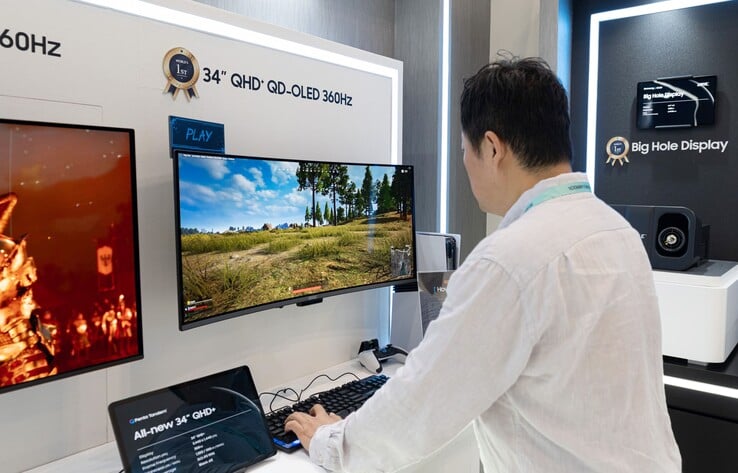 Компания Samsung также продемонстрировала две панели мониторов QD-OLED с частотой обновления 360 Гц: 31,5-дюймовую панель с разрешением 4K и 34-дюймову