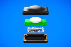 Капсула времени питает Apple AirTag от батареек типа ААА. (Источник изображения: Elevation Lab)