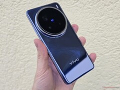 Vivo X200 FE будет работать на базе SoC MediaTek последнего поколения, в отличие от Vivo X200 Pro, изображенного здесь (источник изображения: Notebookcheck)