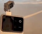 В сеть просочилось видео с практическим обзором смартфона Honor Robot Phone, на котором показан карданный подвес камеры в действии.