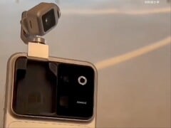 В сеть просочилось видео с практическим обзором смартфона Honor Robot Phone, на котором показан карданный подвес камеры в действии.