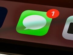 В приложении «Сообщения» компании Apple (значок показан на изображении) добавлен новый переключатель, позволяющий скрыть кнопку диктовки в поле ввода текста.