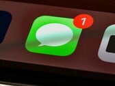 В приложении «Сообщения» компании Apple (значок показан на изображении) добавлен новый переключатель, позволяющий скрыть кнопку диктовки в поле ввода текста.