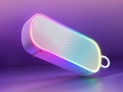 Колонка A-bean SP101 имеет класс водонепроницаемости IPX7. На фото: белый вариант беспроводной колонки.