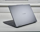 Осторожнее с доступным вариантом: Конвертируемый ноутбук Lenovo IdeaPad 5 2-в-1 демонстрирует риски более дешевых конфигураций (на фото: Lenovo IdeaPad 5 2-в-1 14AKP10, источник изображения: Бенджамин Херциг/Ноутбукчек)