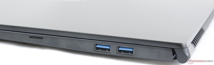 Правая сторона: слот MicroSD, 2x USB Type-A USB 3.2 Gen. 2