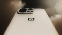 OnePlus 15 в расцветке Sand Dune. (Источник изображения: OnePlus)