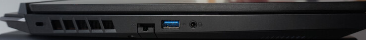 Левая сторона: слот замка Kensington, Ethernet (1 Гбит/с), USB-A (5 Гбит/с), аудио разъем