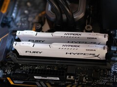 Модули оперативной памяти HyperX Fury DDR4, установленные на материнской плате (Источник изображения: Athena Sandrini/Pexels)