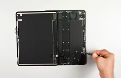 IPad Pro может быть легко отремонтирован, но снять экран совсем не просто (Источник изображения: iFixit)
