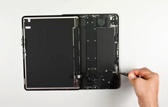 IPad Pro может быть легко отремонтирован, но снять экран совсем не просто (Источник изображения: iFixit)