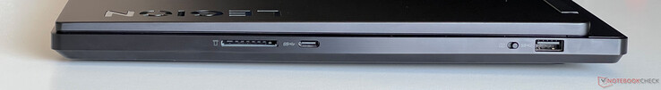 Правая сторона: картридер, USB-C 3.2 Gen.1 (5 Гбит/с, DisplayPort ALT mode 1.4, Power Delivery), выключатель веб-камеры eShutter, USB-A 3.2 Gen.1 (5 Гбит/с)