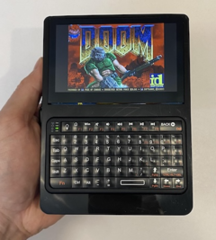 В Bumble-Berry-Pi используются готовые детали и минимальное количество 3D-печати, чтобы создать великолепно выглядящий и функциональный наладонник (Источник изображения: Samcervantes через Github)