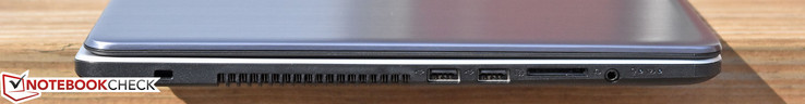 Левая сторона: Замок Kensington, USB 2.0 x 2, SD кардридер, совмещенный аудио разъем
