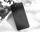 На мировом рынке Ace 6T будет представлен как OnePlus 15R. На фото: черный вариант цвета телефона. (Источник изображения: 瘦子說 via OnePlus)