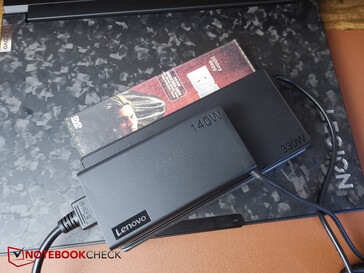 Меньший 140-ваттный блок питания USB-C