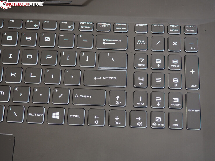 MSI GT76 - один из самых тяжёлых 17,3-дюймовых игровых ноутбуков, но с чересчур узкими и неудобными в использовании клавишами NumPad