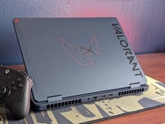 HyperX Omen 16 Valorant Edition выглядит великолепно, но на тёмных поверхностях отпечатки пальцев остаются как нигде больше