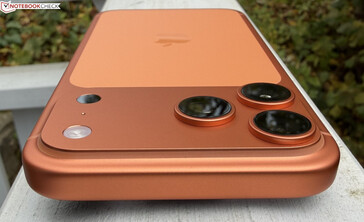 Вверху: без портов