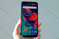 OnePlus 5T получит Q-версию ОС. (Источник: BGR)