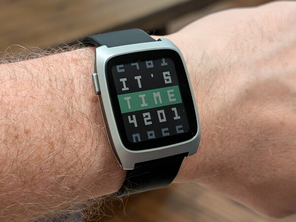 Инженерный образец Pebble Time 2*. (Источник изображения: Eric Migicovsky/Core Devices).