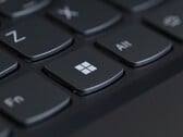 Крупный план клавиатуры с выделенной клавишей Windows