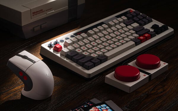 Мышь 8BitDo Retro R8 Mouse - N Edition, механическая клавиатура Retro Mechanical Keyboard - N Edition и двойные суперпрограммируемые кнопки. (Источник изображения: 8BitDo)