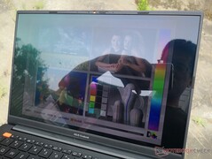 Поведение экрана на улице