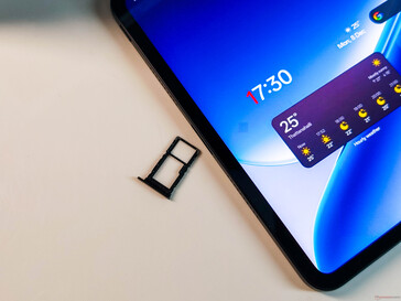 Черная модель Pad Go 2 в цвете Shadow Black поддерживает SIM-карты 5G. (Источник изображения: Notebookcheck)