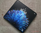 Oppo Find N2 по высоте примерно такой же, как iPhone 13 mini, но в раскрытом виде гораздо уже, чем iPad mini. (Источник изображения: Notebookcheck)