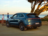 Подключаемый гибридный электрический внедорожник Porsche Cayenne.