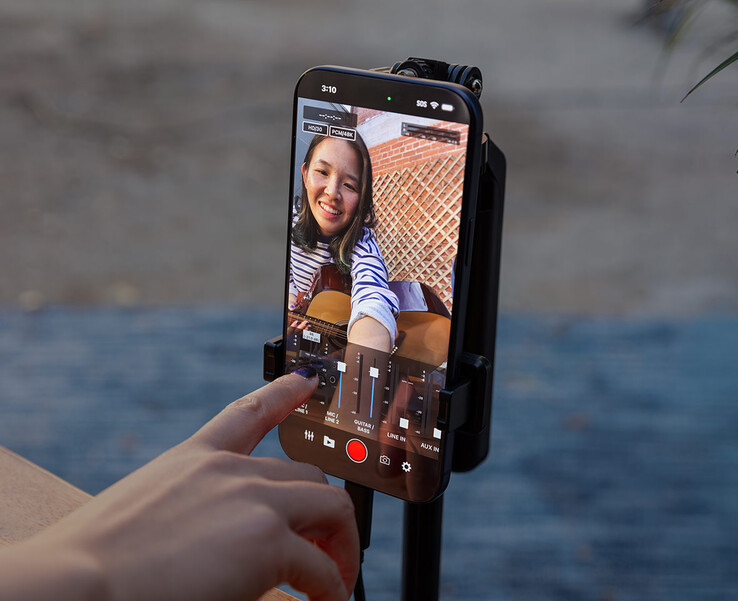 Roland Go:Mixer Studio можно использовать с приложением Go:Mixer Cam на iPhone Apple для записи видео с многоканальными звуковыми дорожками. (Источник изображения: Roland)