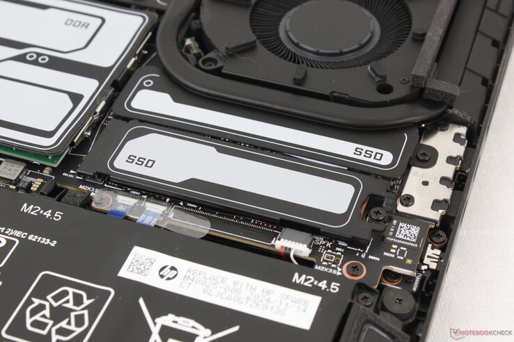 Два слота для M.2 2280 NVMe SSD с поддержкой одного диска PCIe5