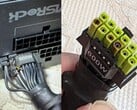 На фотографии изображен сгоревший разъем питания ASRock TempGuard с повреждениями кабелей блока питания