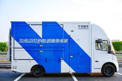 Автомобиль для обслуживания аккумуляторов электромобилей